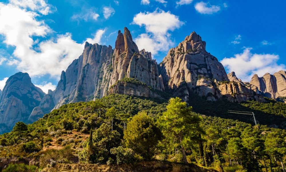 /api/cms/uploads/Montserrat_69ce97341d.jpg