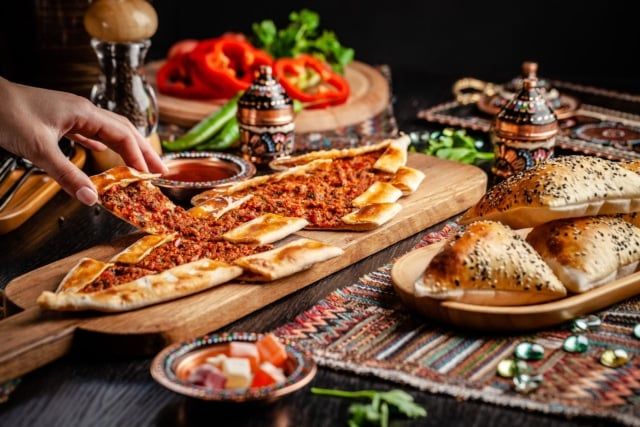https://joinup.ro/api/cms/uploads/albanian_cuisine_famous_and_popular_640x427_52be17c119.jpeg