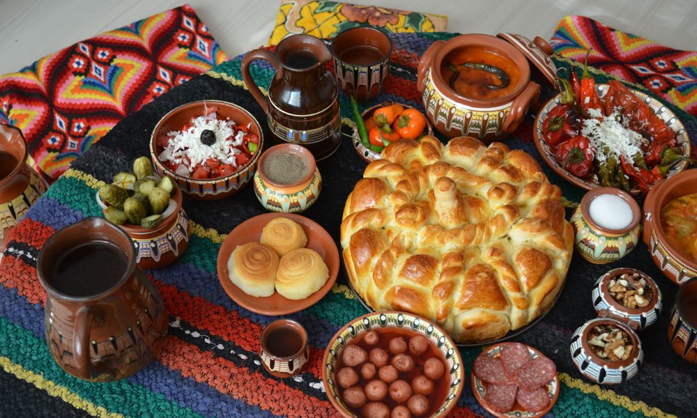 https://joinup.ro/api/cms/uploads/bulgaria_cuisine_food_meal_b5d661a5e2.jpg