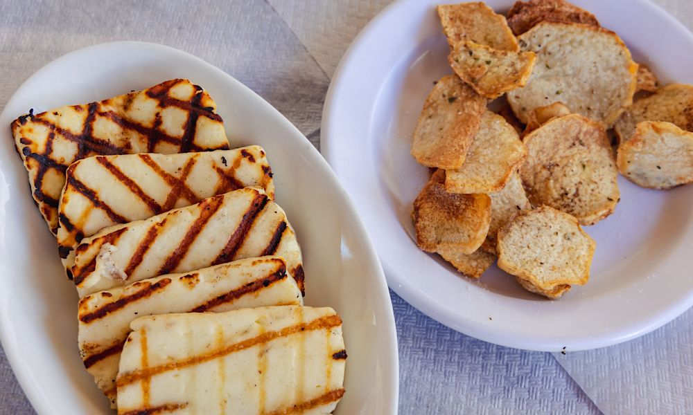 /api/cms/uploads/cyprus_dish_Grilled_Halloumi_and_Kolokasi_Taro_chips_634d6d0774.jpg