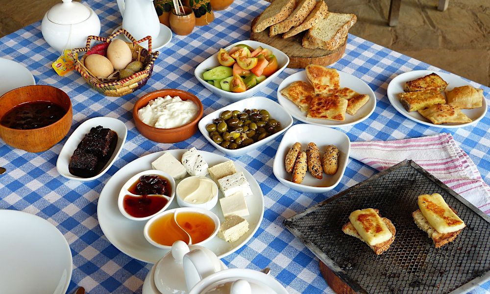 /api/cms/uploads/cyprus_food_meal_4_3999bed267.jpg