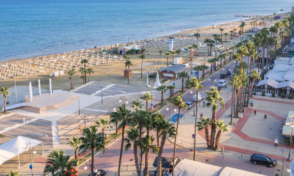 /api/cms/uploads/cyprus_larnaca_Finikoudes_beach_f6fa43684d.jpg