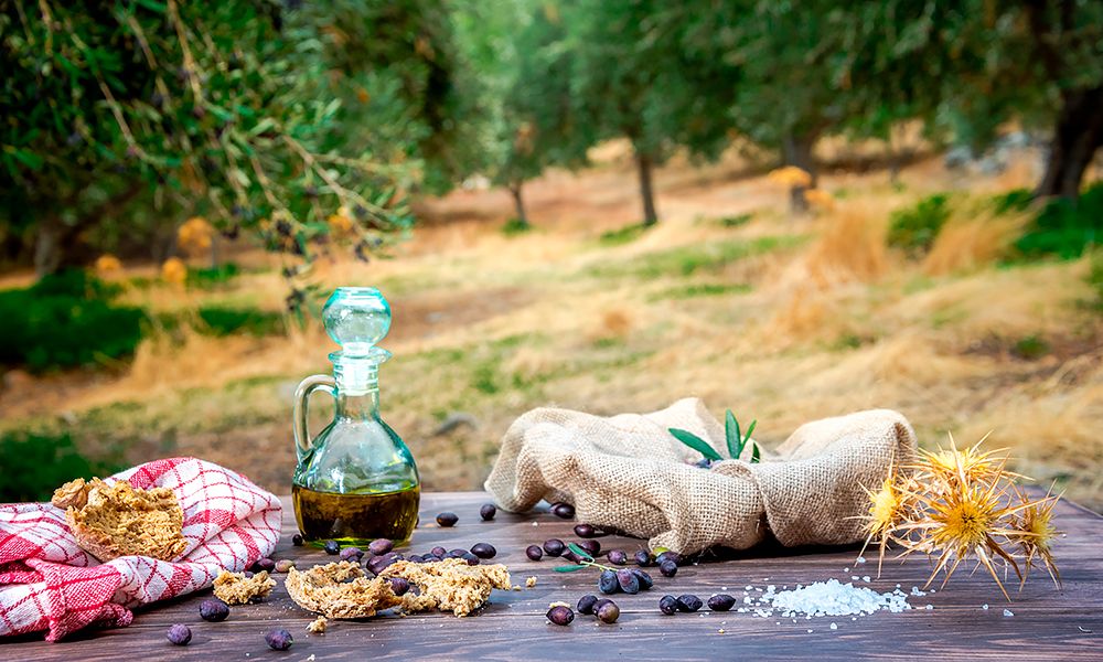 /api/cms/uploads/greece_crete_olive_oil_2ce1d7f606.jpg