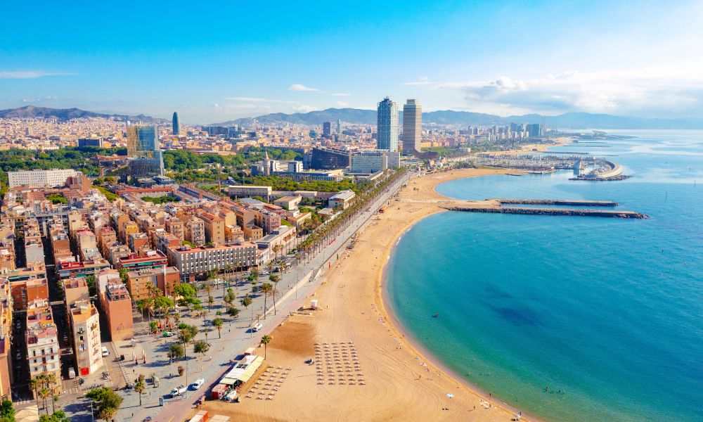/api/cms/uploads/spain_Ciutat_Vella_district_with_Barceloneta_beach_cda3abc881.jpg