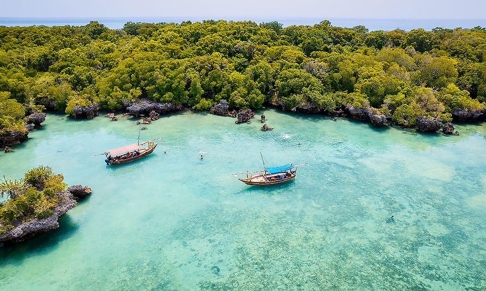 /api/cms/uploads/tanzania_zanzibar_boats_de2280d36a.jpg