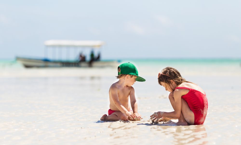 /api/cms/uploads/tanzania_zanzibar_kids_on_the_beach_87b659c3ca.jpg