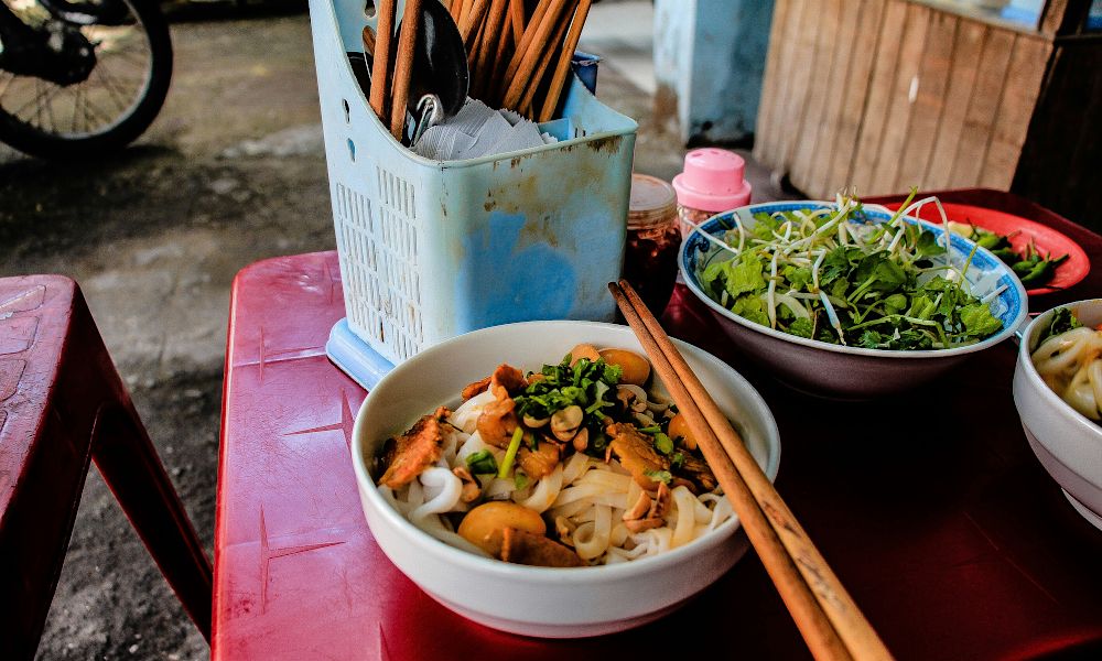 /api/cms/uploads/vietnam_street_food_meal_8257199445.jpg